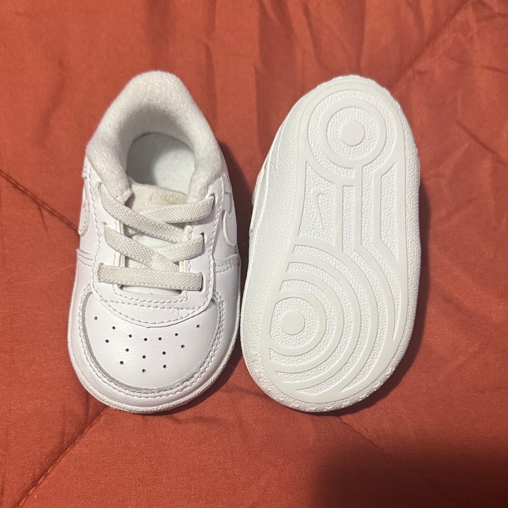 Nike White Kids Sneakers - Picture 2 of 2